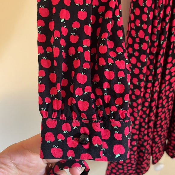 Long sleeve mini dress with apple pattern - Picture 3 of 11